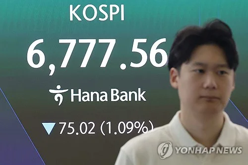 (LEAD) Seoul shares open lower as U.S. bond yields climb again