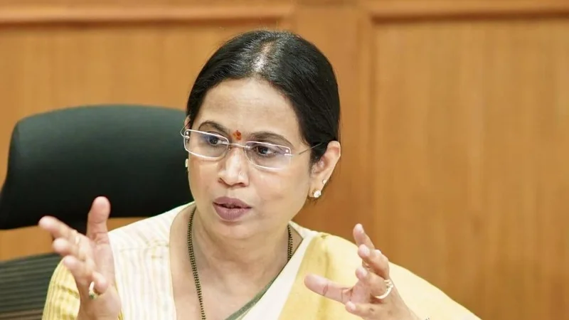 Congress workers block Pune-Bengaluru highway demanding Karnataka cabinet berth for Laxmi Hebbalkar