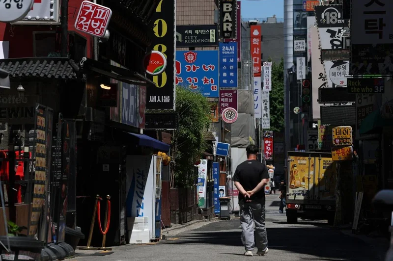 Seoul expands emergency alarm program to protect women small business owners