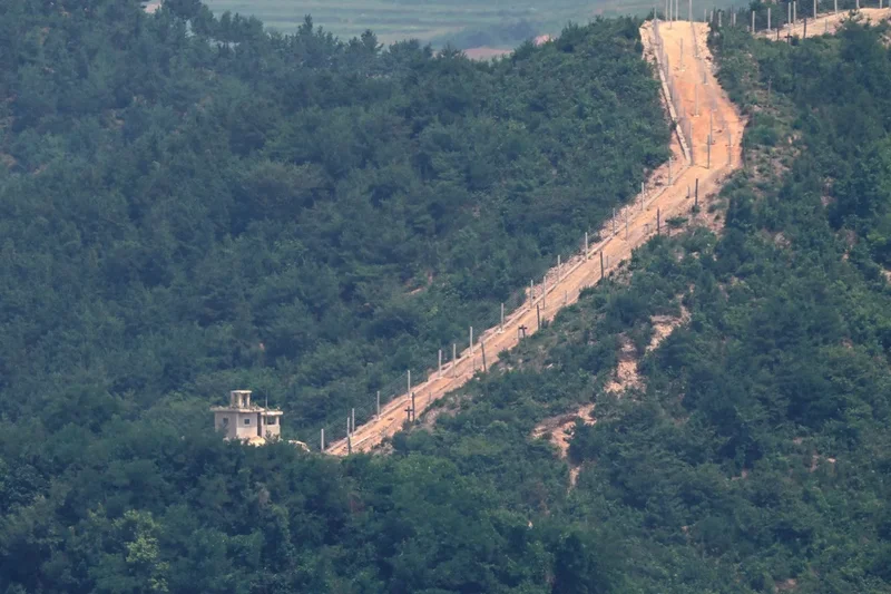 South Korean military fired warning shots after North Korean soldiers violated boundary line