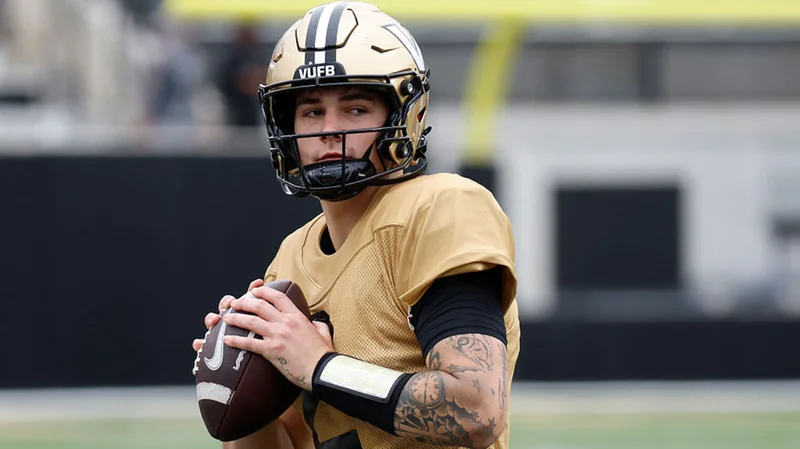 Clark Lea thought Vanderbilt had no shot at Jared Curtis — but the 5-Star 'misfit' chose to flip the script