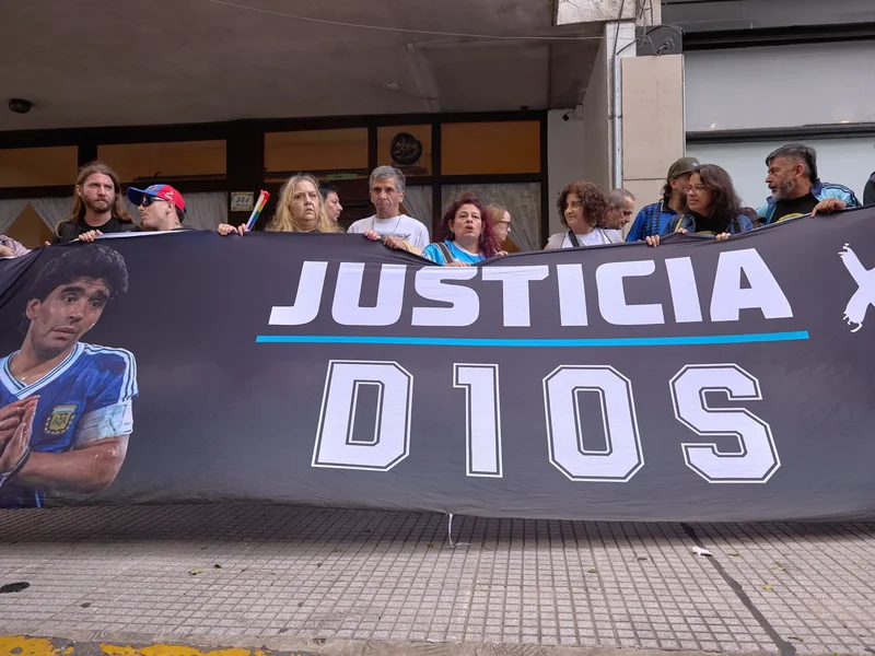 Diego Maradona’s doctors missed renal red flag, Argentinian court told