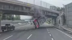 Dashcam video shows moment lorry slams into New York overpass