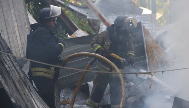 Russian strikes set enterprise warehouses and residential building on fire in Kramatorsk