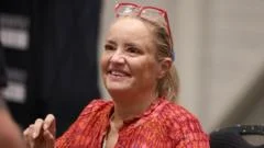 Lucy Davis 'grateful' for support over cancer diagnosis