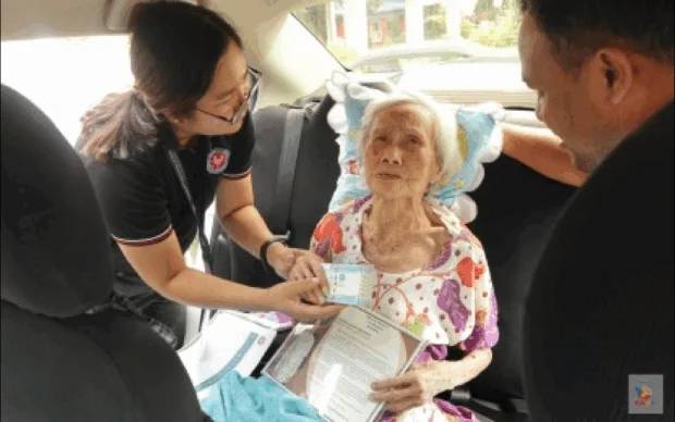 Legazpi City seniors get pensions via digital payout