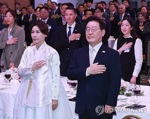 Lee heads to Frankfurt after wrapping up Argentina visit