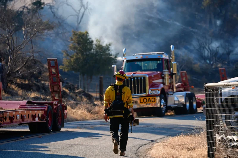 Global wildfire surge hits U.S., propelled by rising temperatures
