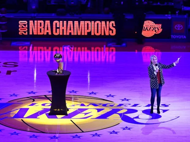 NBA: Buss family will sell minority ownership stake in Lakers