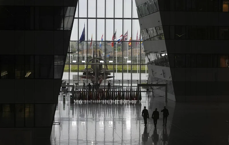 Press review: NATO boosts Northern Europe presence as Israel blocks Gaza peace efforts
