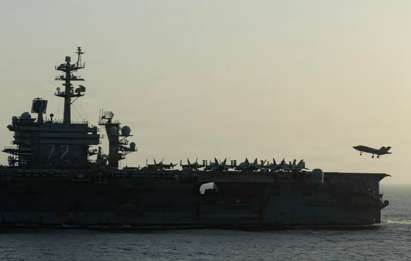 Top US Commander Visits Long-Deployed USS Lincoln Amid Reports Of Poor Conditions
