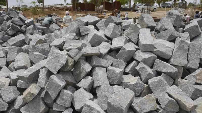 Tamil Nadu promises to review curbs on transportation of construction materials to Keralam, says CMO