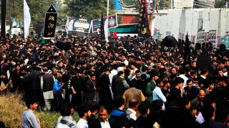 Main Chehlum procession underway in Karachi amid heavy security