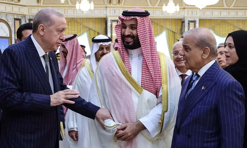 'Historic day': Experts, politicos weigh in on Makkah defence pact