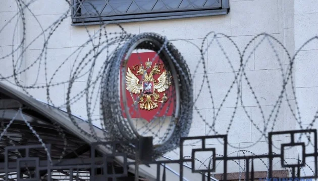 EU imposes new sanctions on Russia in response to shelling of Ukraine
