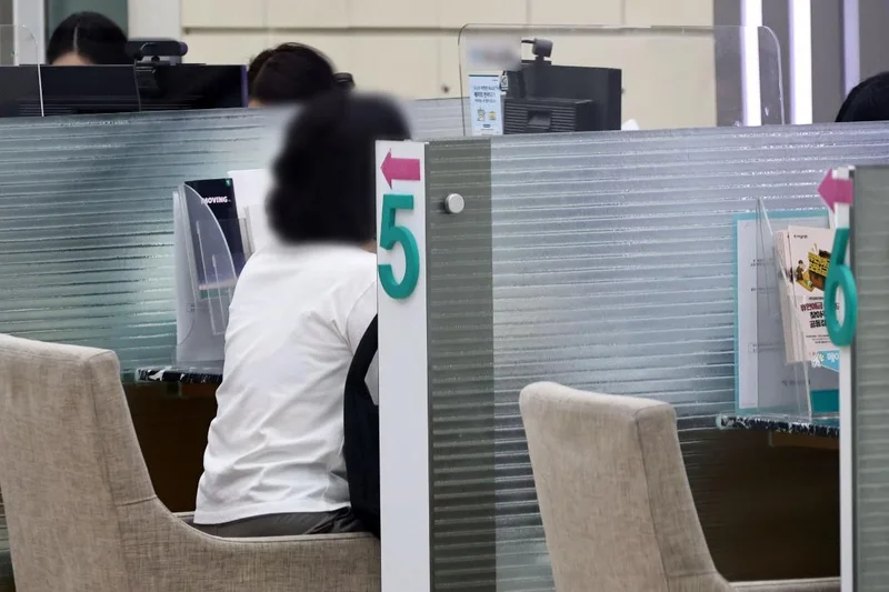 Bank loan curbs drive borrowers to higher-cost savings banks