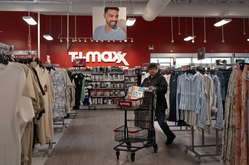 Cramer likes this retailer ahead of earnings — but sees trouble for one of our tech giants
