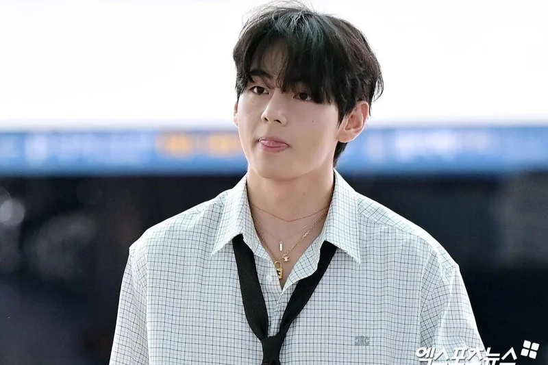 BTS' V reveals hearing problem: 'I can barely hear out of one ear'