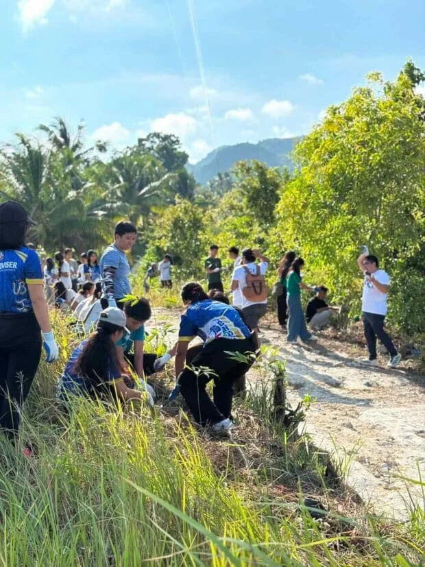 Hundreds of trees planted in Moalboal reforestation drive
