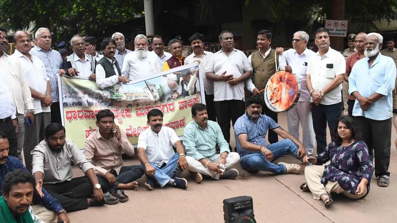 Vedike seeks final notification on separate Dharwad Municipal Corporation, holds demonstration