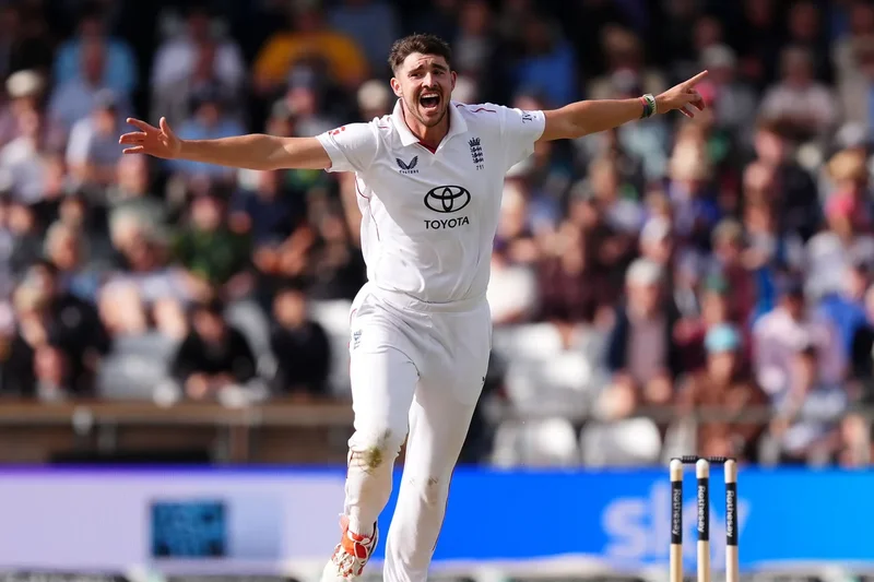 Ollie Robinson and Josh Tongue help put England in charge against Pakistan