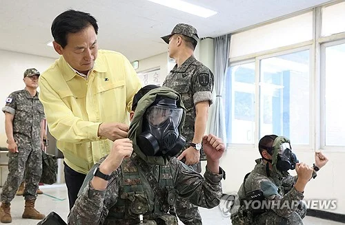 Vice defense minister inspects Army boot camp amid heat wave