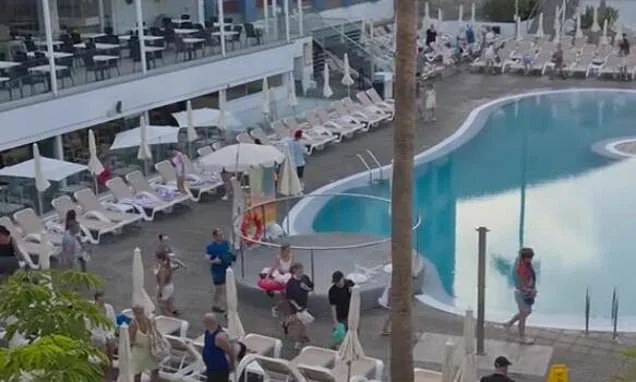Holidaymakers sprint for sunbeds in chaotic Tenerife hotel rush after waiting more than an hour