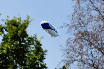 German zeppelin takes to Dutch skies to measure air pollution