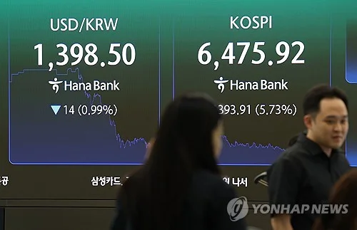 (LEAD) Seoul shares sink nearly 6 pct on tech rout, rising yields