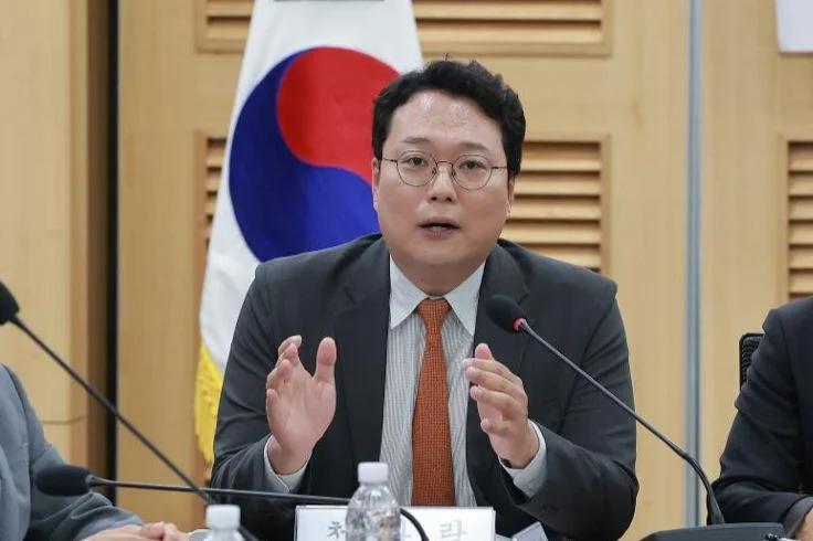 Who is 1st sitting lawmaker to enter military boot camp as trainee soldier?