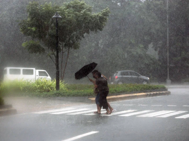 Red rainfall warning still up over Metro Manila, other areas amid habagat