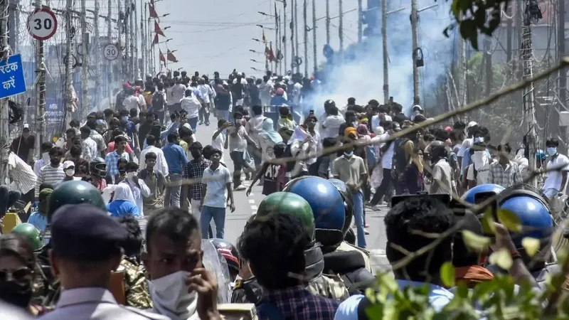 'Neither officer using excessive force, nor criminal protester should be protected': SC