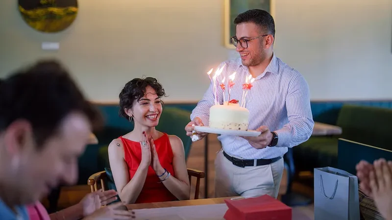 Can you bring a birthday cake to a restaurant? Viral pizzeria dispute reveals the rules