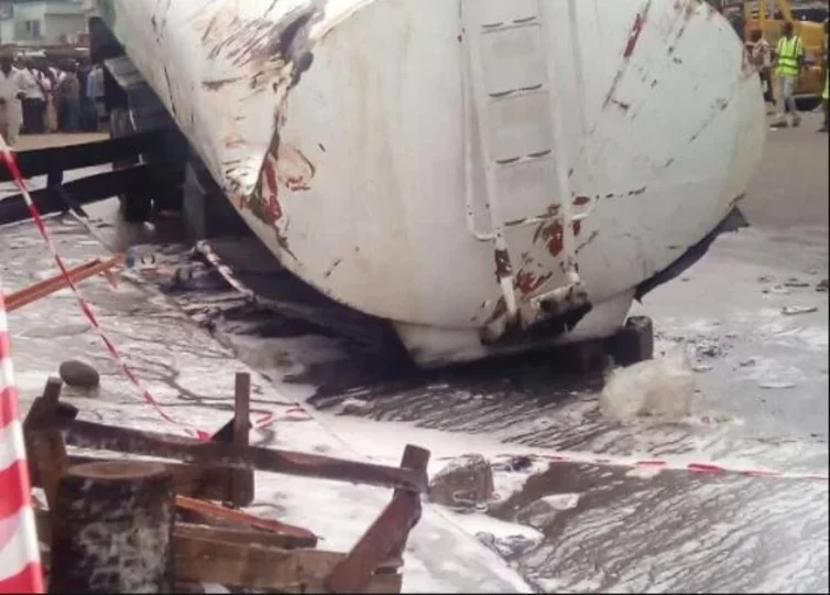 Nigerians scoop fuel as tanker spills content on Lagos-Ibadan Expressway