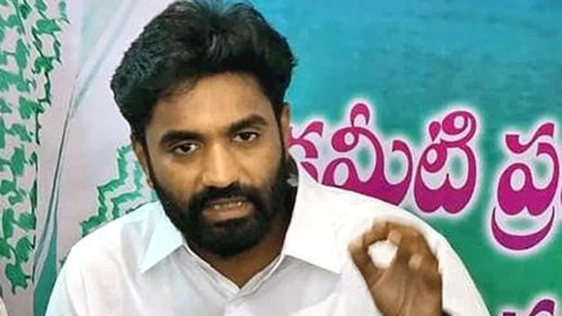 Riverfront works threaten Godavari embankment at Rajamahendravaram, says former MP