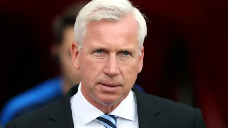 Transfer: ‘Outstanding singing, he knows EPL’ – Alan Pardew on Arsenal’s summer recruit