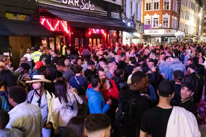 No 10 enters Soho licensing row after Sadiq Khan criticism of proposed pub standing restrictions