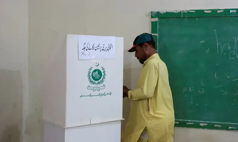 AJK elections: PML-N, PPP secure one seat each following delayed polls in Muzaffarabad constituencies