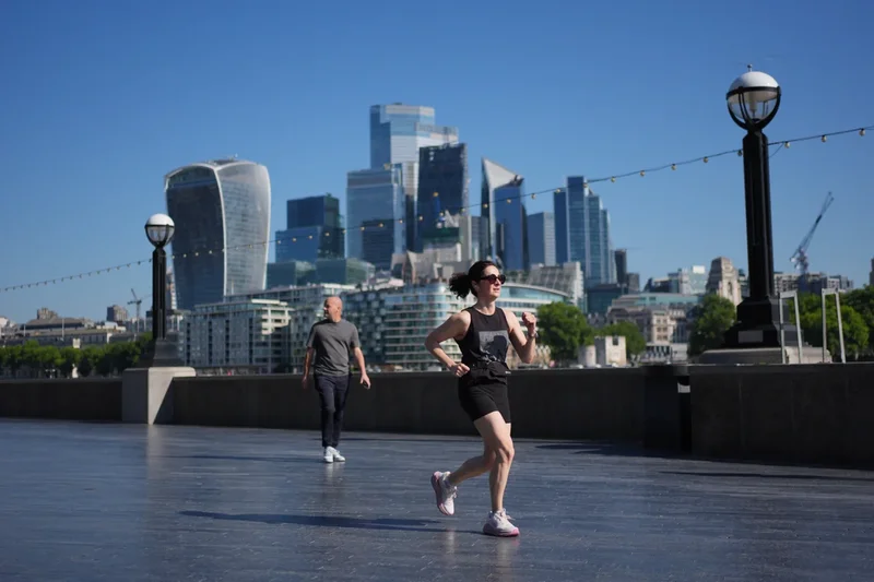 UK economy set for another quarter of growth as ‘big picture’ shows resilience