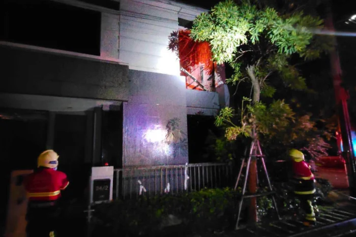 Couple and 30 cats die in Nonthaburi housefire