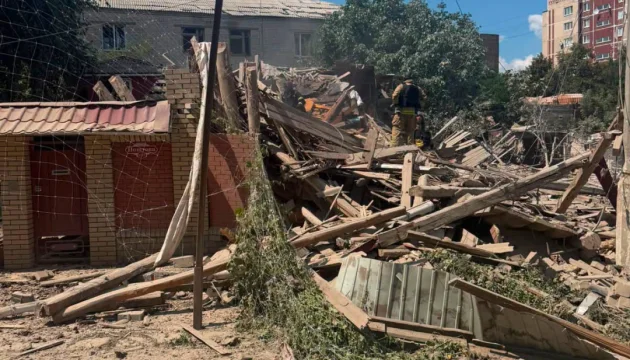 Russian forces strike Sloviansk with high-explosive aerial bombs, one man injured