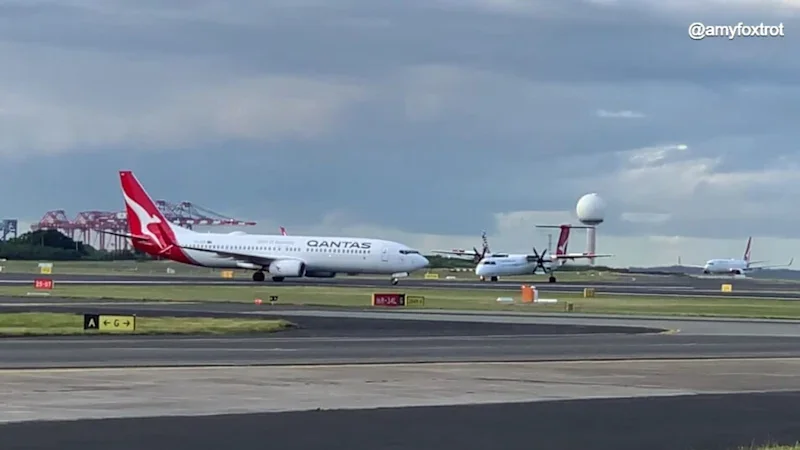 Near miss at Sydney Airport under investigation