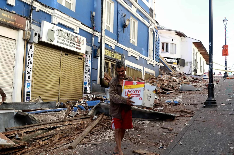 Strong quake rocks Colombia and neighboring countries