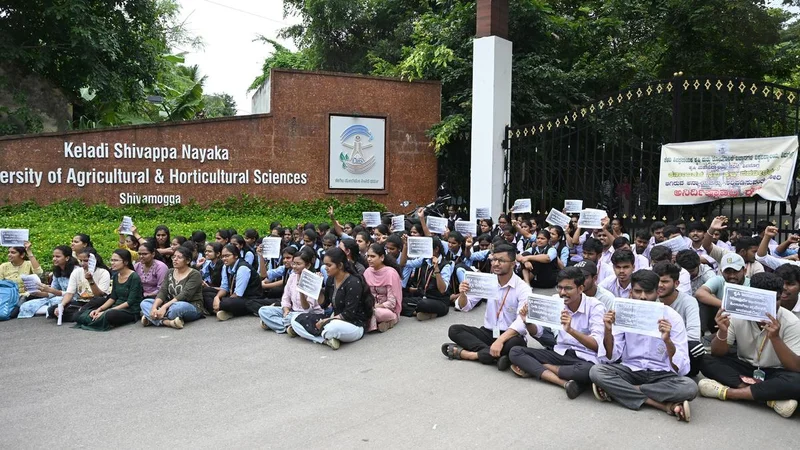 Agriculture students block gate of university campus in Shivamogga over recruitment norms
