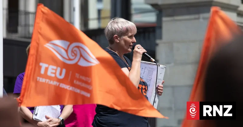 Polytechs resisting attempts to keep single collective agreement for sector, union says