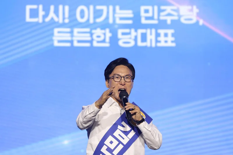 Kim Min-seok wins DPK leadership race over Jung Chung-rae