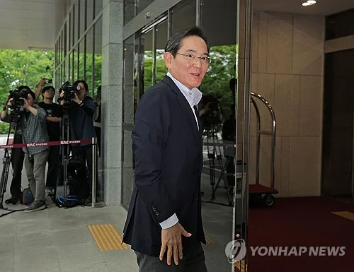 Samsung chairman remains unpaid; SK Group chief receives 1.75 bln won in H1