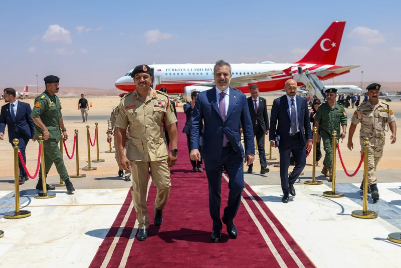FM Fidan meets young Haftar, Turkish troops in Libya
