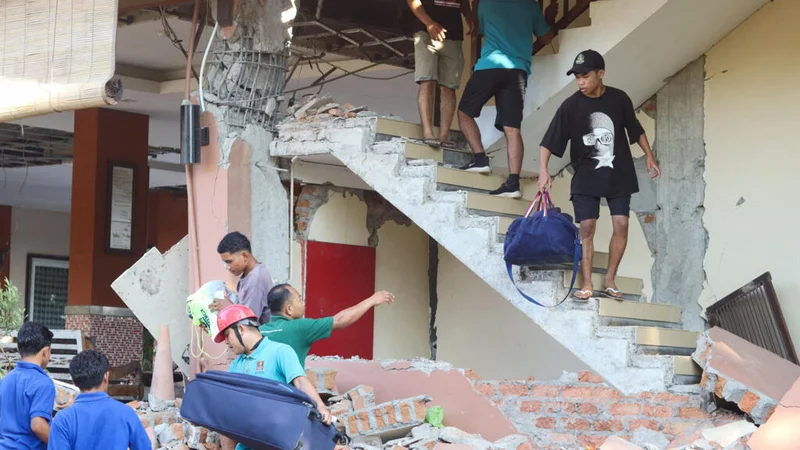 Deadly earthquake strikes Indonesia and triggers mass evacuations