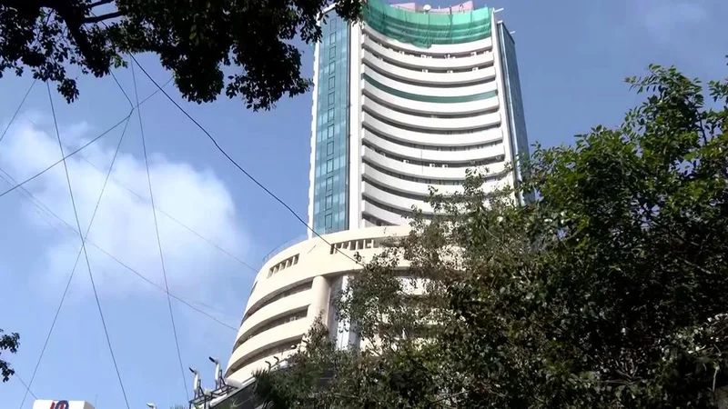 Stock markets take winning run to 4th day as crude oil prices drop sharply; Nifty surges 1.6%
